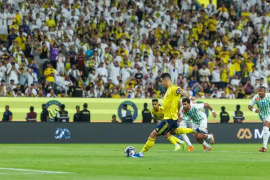 رونالدو يقود النصر لفوز ساحق 5-2 على النجمة في دوري روشن