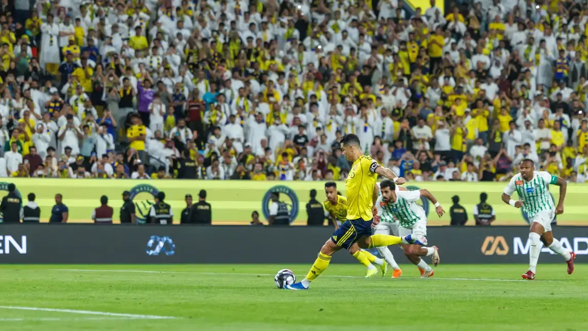 النصر يوسع الفارق مع الهلال إلى 6 نقاط بقيادة رباعي الأخطاء والرائع رونالدو