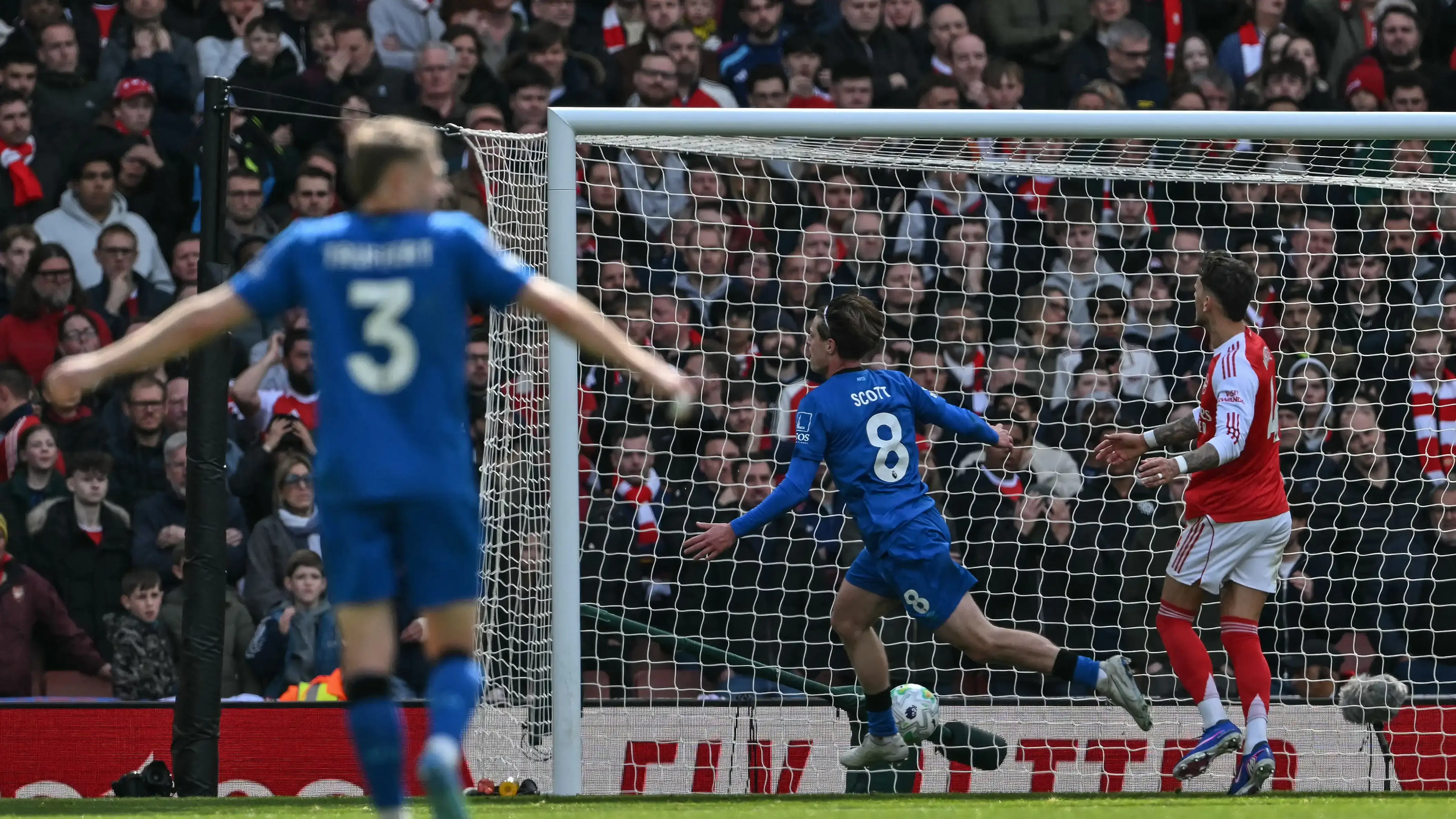 بورنموث يفجر مفاجأة مدوية ويُسقط آرسنال في عقر داره