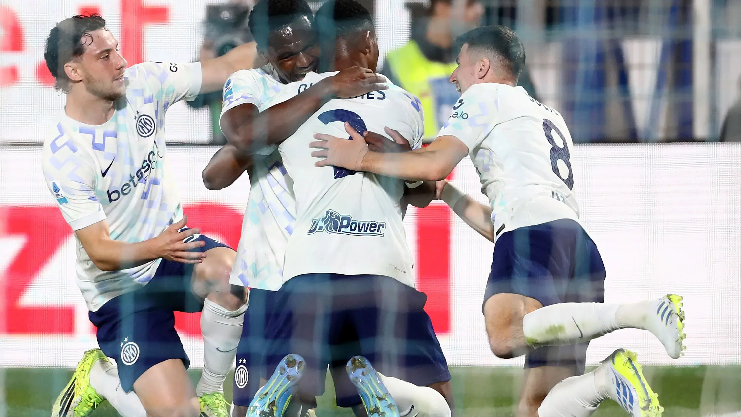 انتصار مثير للإنتر برباعية مقابل ثلاثة وأتلانتا ونابولي يتعثران في سباق المنافسة