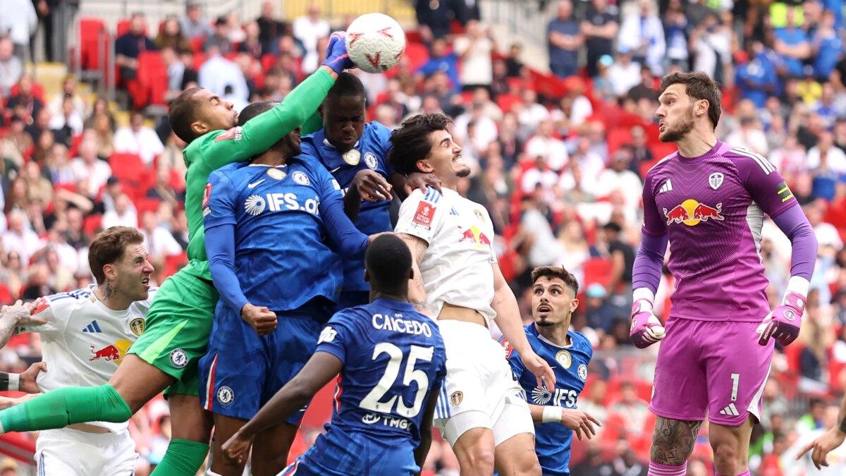 هدف فيرنانديز يقود البلوز لمواجهة نارية أمام مانشستر سيتي في النهائي