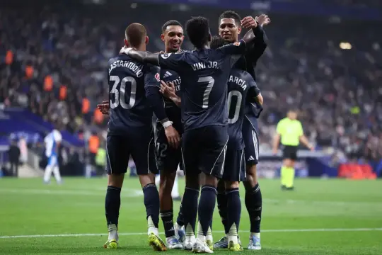 فينيسيوس يقود ريال مدريد لفوز ثمين ويؤجل تتويج برشلونة بالليغا