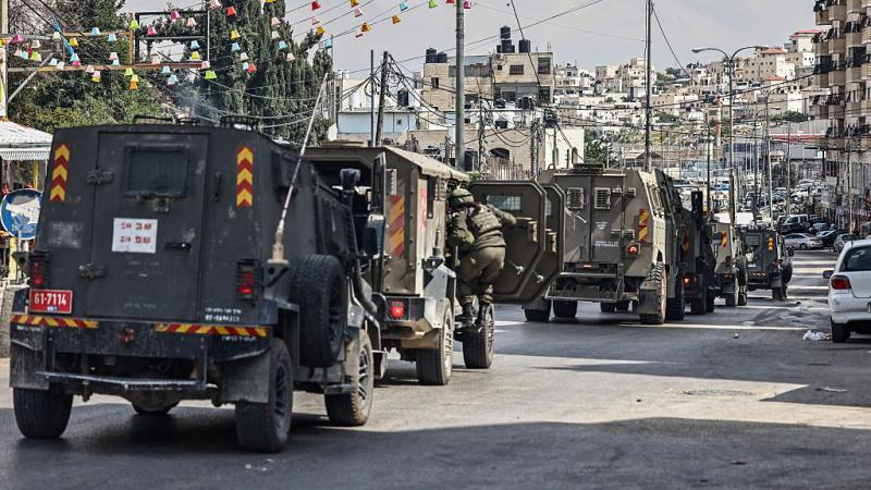 حملة مداهمات واسعة تطال بيت لحم ونابلس والخليل والقدس وسط تدمير ممتلكات ومنشآت فلسطينية