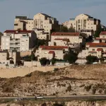أكثر من 60 خبيرًا اقتصاديًا إسرائيليًا يحذّرون من كلفة التوسع الاستيطاني والعقوبات الدولية