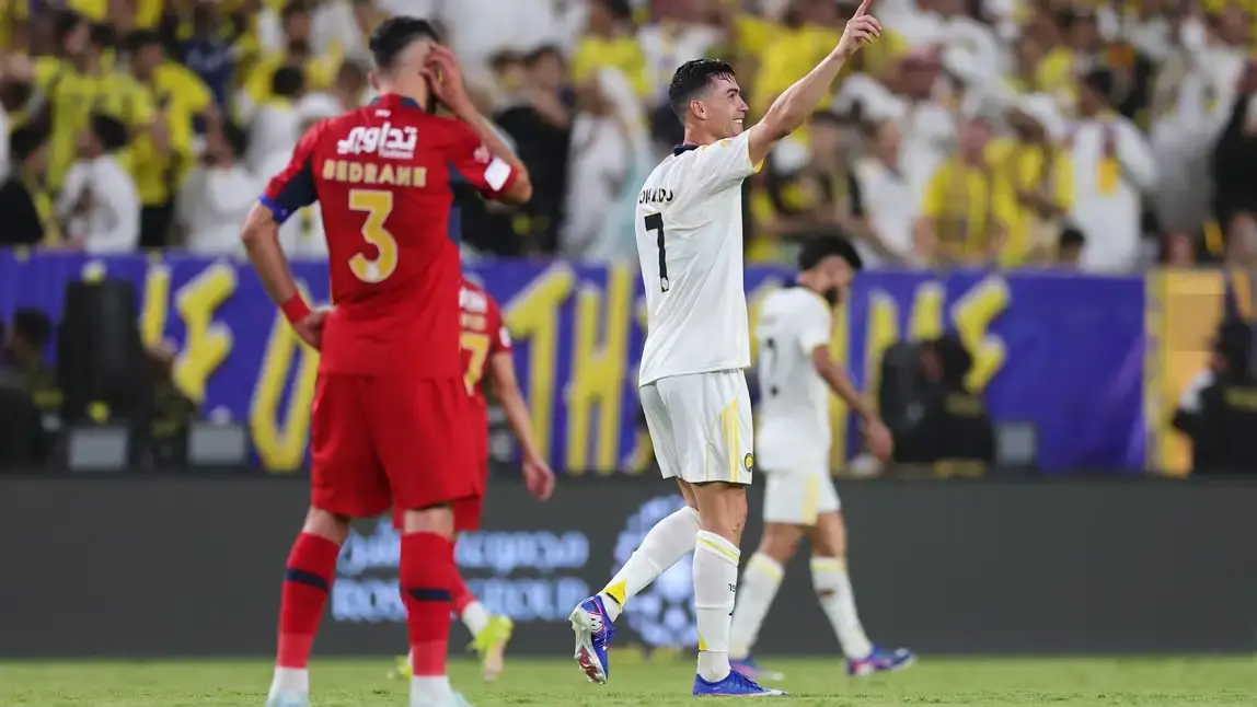 فيديو: الأول لرونالدو .. النصر يتوج بلقب دوري روشن السعودي بعد رباعية مثيرة أمام ضمك