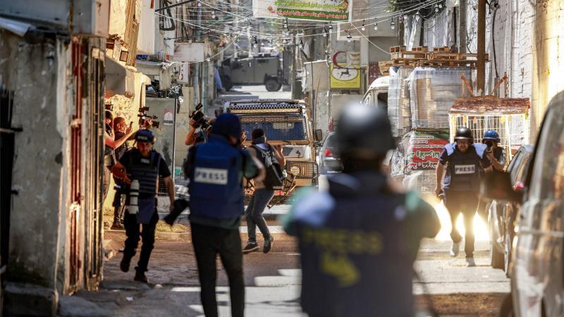 نقابة الصحفيين: إصابات واعتقالات واحتجازات ومصادرة معدات ضمن سياسة ممنهجة لتقييد العمل الإعلامي