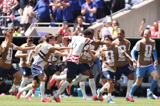 أمريكا تهزم أستراليا 2-0 وتتأهل رسميًا إلى ثمن نهائي مونديال 2026
