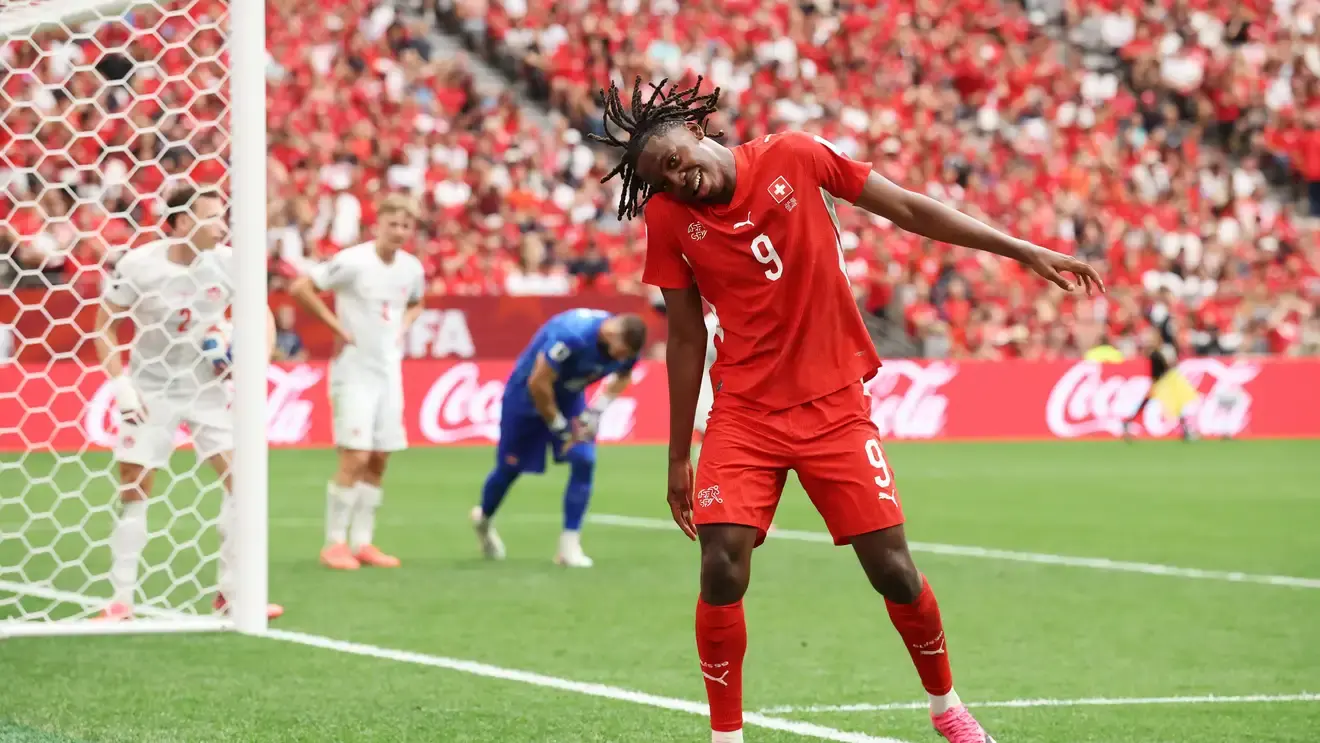 الفوز 2-1 في فانكوفر منح المنتخب السويسري المركز الأول وموعدًا مع أحد أفضل أصحاب المركز الثالث في دور الـ32