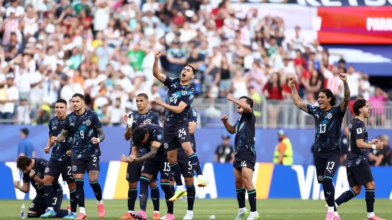 المنتخب اللاتيني يحسم مواجهة مثيرة بعد التعادل 1-1 وينتظر الفائز من لقاء فرنسا والسويد في الدور المقبل.
