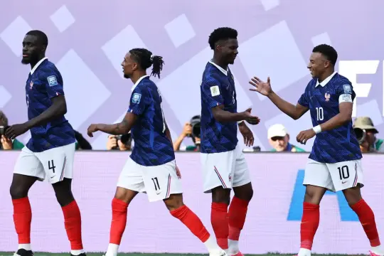 فرنسا إلى ثمن نهائي كأس العالم بثلاثية في شباك السويد.. ومبابي يقود الديوك لمواجهة باراجواي