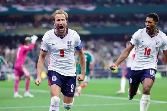 إنجلترا تهزم المكسيك بثلاثية مثيرة وتحجز مقعدها في ربع نهائي كأس العالم 2026