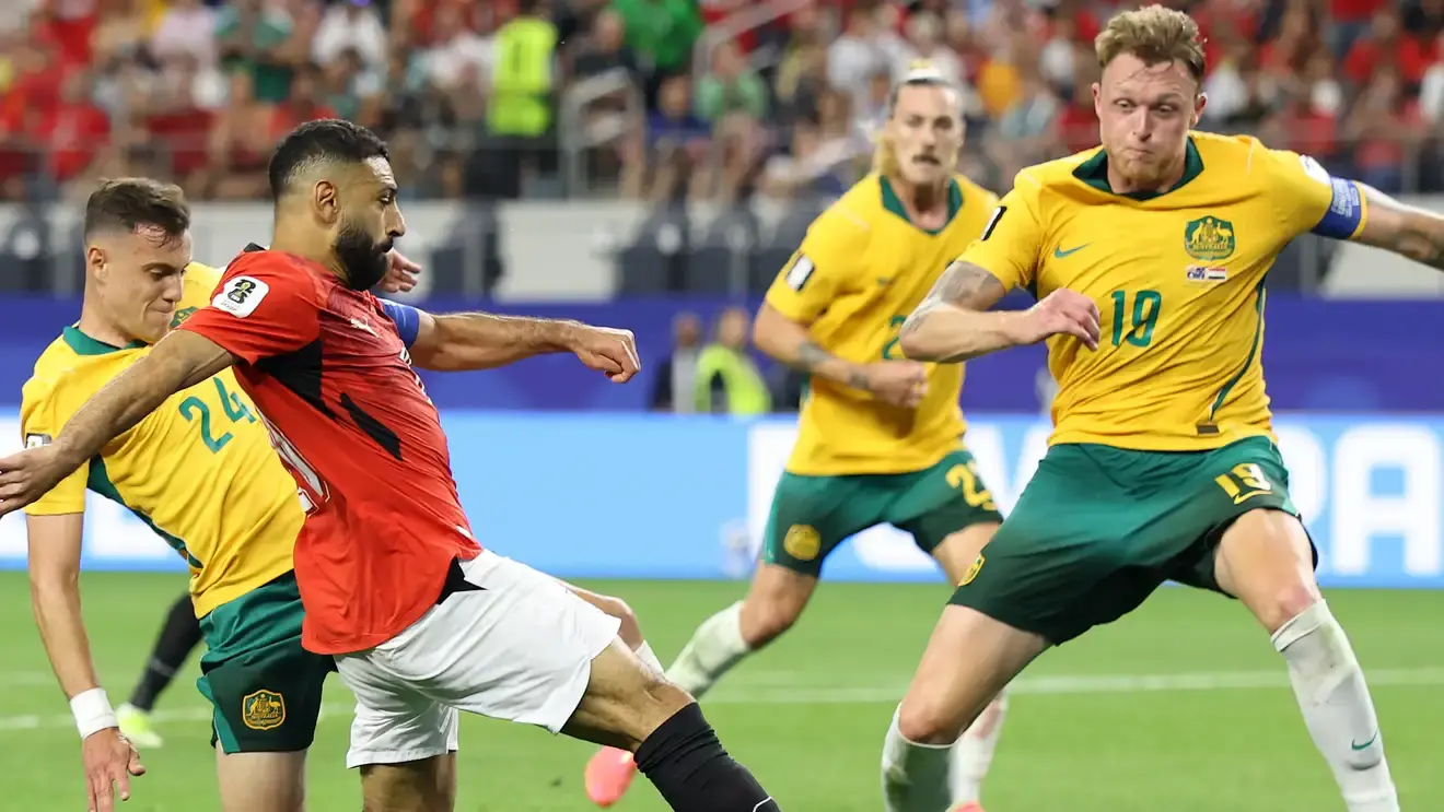 الفراعنة يحسمون مواجهة مثيرة بعد التعادل (1-1)، ويضربون موعدًا مع المغرب في ثمن النهائي بعد إنجاز تاريخي
