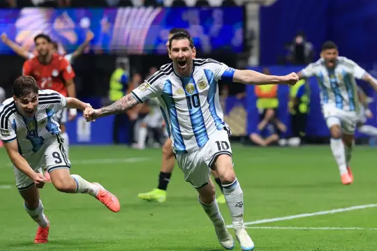 الأرجنتين تقلب تأخرها أمام مصر إلى فوز مثير وتتأهل لربع نهائي كأس العالم 2026