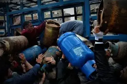 هيئة البترول بغزة: دخول 4 شاحنات غاز طهي لتوزيعها على آلاف المستفيدين