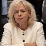 العليا تلغي قرار الحكومة إقالة المستشارة القضائية وتُبقيها في منصبها