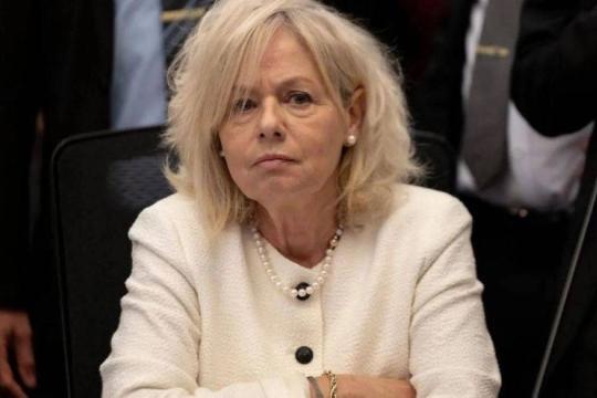 العليا تلغي قرار الحكومة إقالة المستشارة القضائية وتُبقيها في منصبها