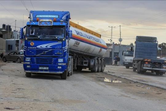 دخول 5 شاحنات غاز طهي إلى غزة