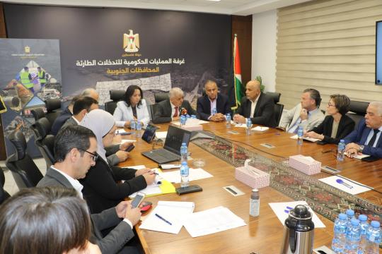 غرفة العمليات الحكومية تعتمد خطة إغاثة وتعافي قطاع الحكم المحلي في غزة