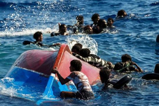 بدء عمليات الإنقاذ.. غرق قارب على متنه 270 شخصا قبالة شمال قبرص