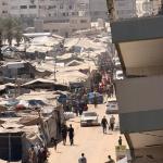 مصابون في غارة إسرائيلية استهدفت خيمة نازحين وسط مدينة غزة