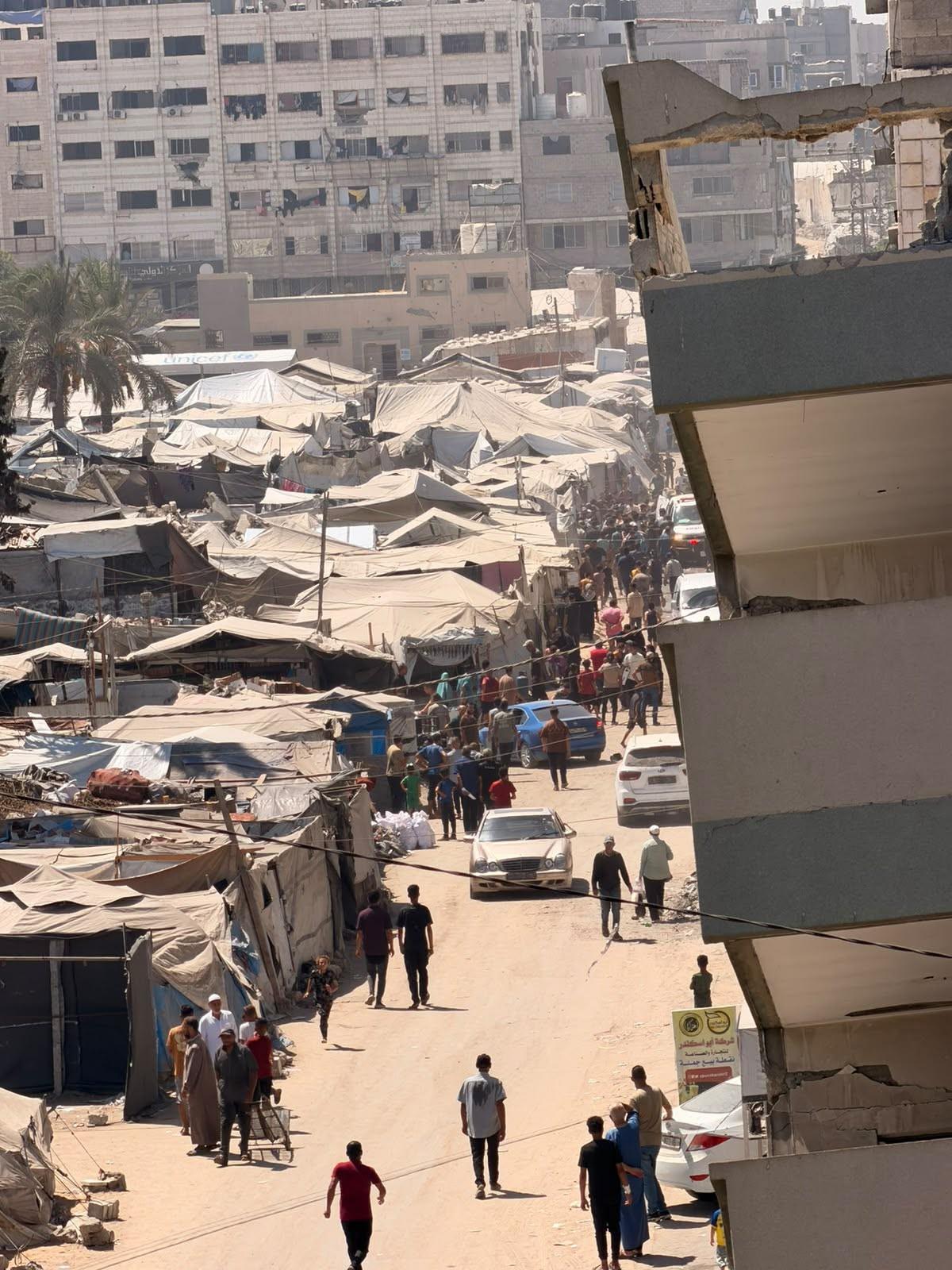 طواقم الإسعاف هرعت إلى مكان الاستهداف وعملت على إخلاء المصابين