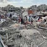 زوارق الاحتلال تقصف ساحل خان يونس وتصيب أربعة مدنيين