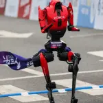 روبوت صيني يتفوق على البشر ويكمل نصف ماراثون بكين خلال 50 دقيقة