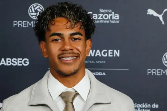 لامين يامال يتوج بجائزة أفضل لاعب في الدوري الإسباني للموسم الثاني توالياً