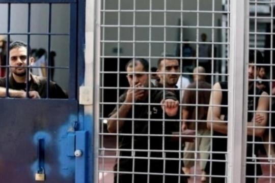 الاحتلال يعقد جلسة تثبيت لـ 30 أسيرا إداريا غدا