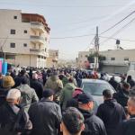 جماهير فلسطينية تًشيع جثمان الشهيد محمد نصرالله في الخليل