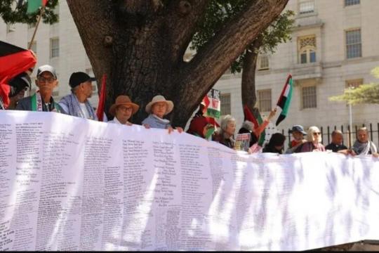 كفن بطول 30 مترًا بأسماء 20 ألف طفل من غزة في جنوب إفريقيا