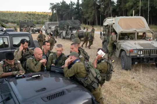 تزايد حالات الانتحار يدفع الاحتلال لاتخاذ قرار بمنع جنوده من السلاح