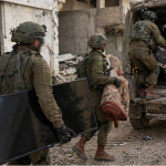 هآرتس: جنود إسرائيليون ينهبون ممتلكات واسعة من منازل اللبنانيين خلال الاجتياح البري جنوب لبنان