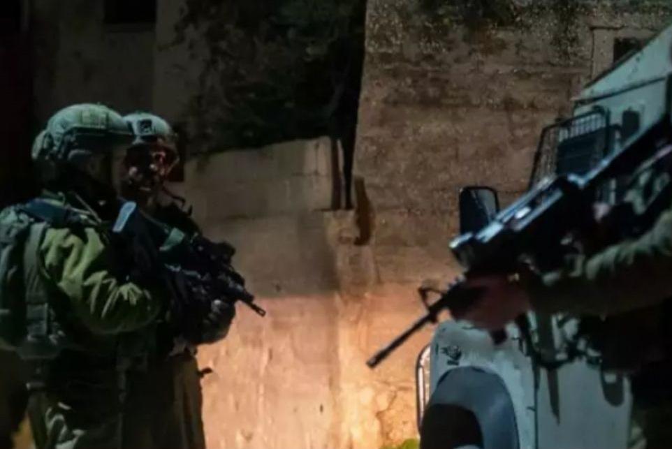إصابة طفل في بيت فجار والغاز السام يوقع حالات اختناق في دورا وإغلاق طرق حيوية شمال غرب القدس