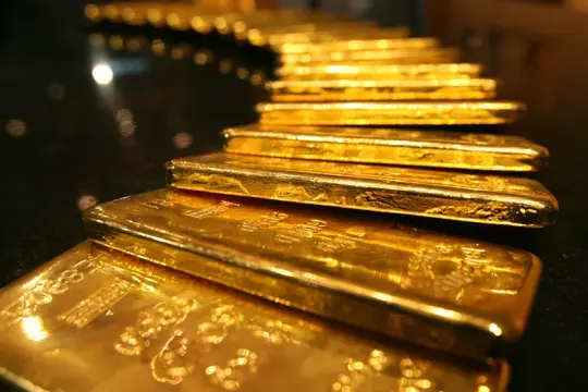 الذهب يتراجع مع تصاعد مخاوف التضخم وترقب قرار الفيدرالي الأميركي