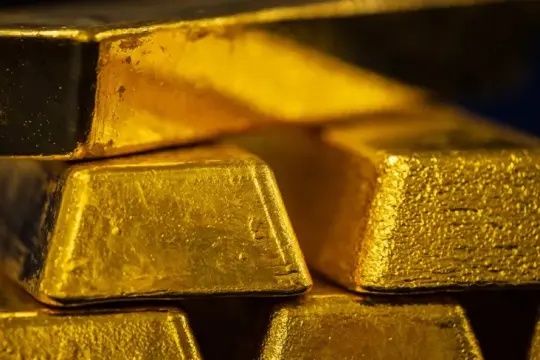 الذهب يرتفع إلى 4180 دولاراً مع تراجع رهانات رفع الفائدة الأميركية