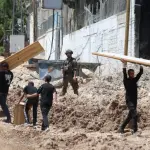 جرافات الاحتلال تهدم منازل مواطنين في مخيم نور شمس بطولكرم