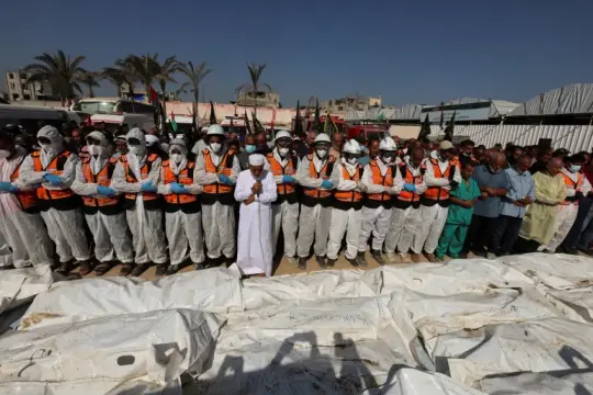 الاحتلال يسلم جثامين 50 فلسطينياً من أسرى غزة