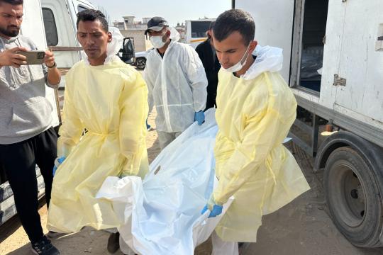 دفن جثامين 24 شهيدًا مجهولي الهوية بمقبرة الشهداء في دير البلح