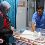 يونيسف تحذر: إسرائيل تمنع دخول محاقن التطعيم وحليب الأطفال إلى غزة