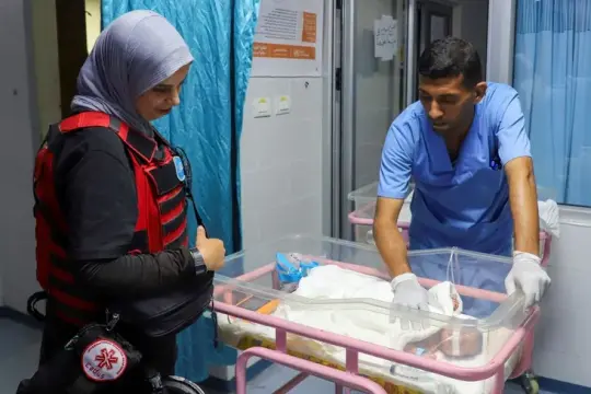 يونيسف تحذر: إسرائيل تمنع دخول محاقن التطعيم وحليب الأطفال إلى غزة