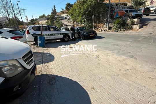 قوات الاحتلال تنصب حاجزًا عند جسر بلدة سلوان جنوب الأقصى
