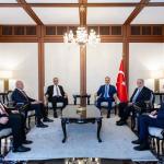 وزير الخارجية التركي يلتقي رئيس اللجنة الوطنية لإدارة قطاع غزة في أنقرة