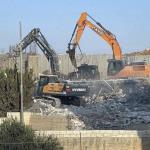 بمخالفات بلغت 48 ألف شيكل.. الاحتلال يُجبر مقدسيًا على هدم منزله بيده في "سلوان"