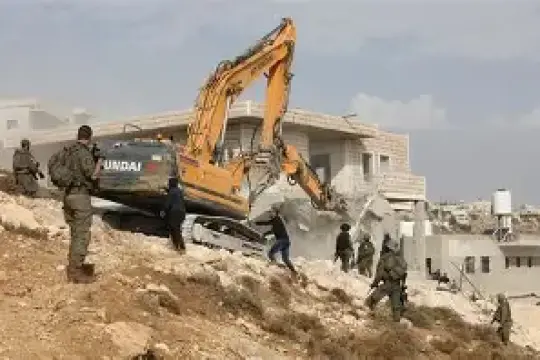 الاحتلال يهدم منازل ومنشآت غرب سلفيت
