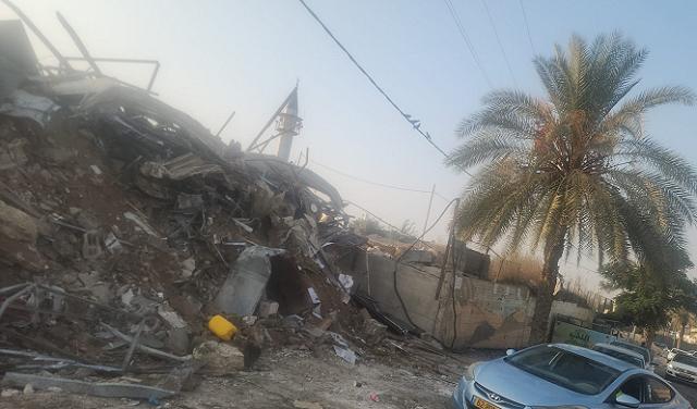 بحجة إقامتها دون ترخيص