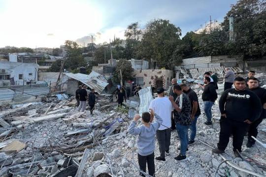 الاحتلال يهدم 8 منشآت ويجرف أراضي في حزما ونعلين تمهيدًا لتوسّع استيطاني
