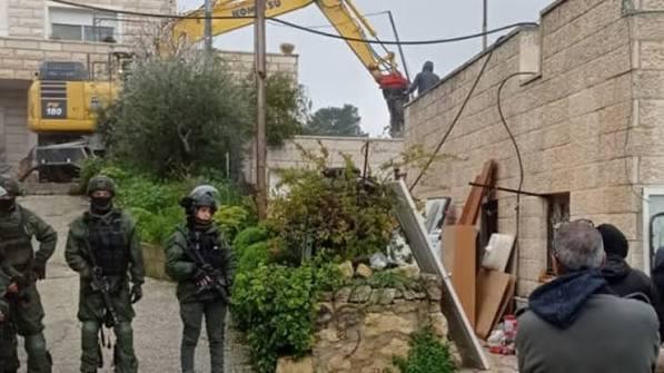 الاحتلال يجبر مقدسيين على هدم 3 منازل ذاتيا