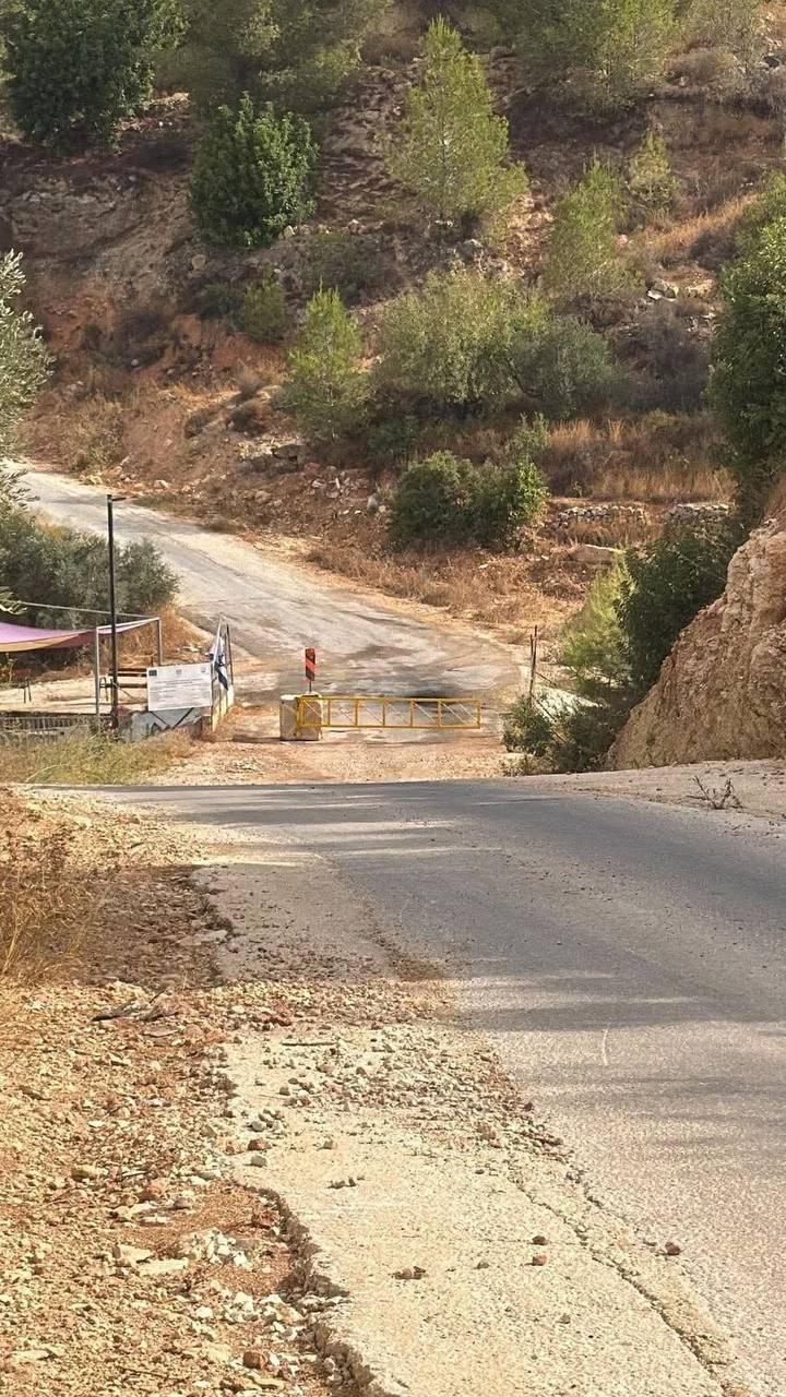 وضعوا بوابة حديدية على مدخلها ورفعوا علم الاحتلال عليها