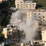 قوات الاحتلال الإسرائيلي تفجر منزلاً في نابلس وتُصيب شاباً قرب القدس